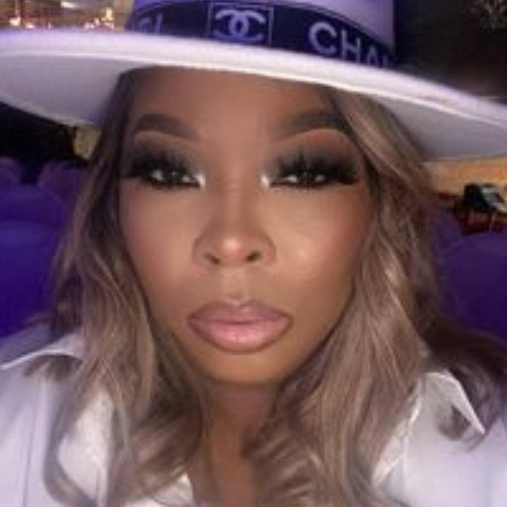 Meet your Posher, Angela